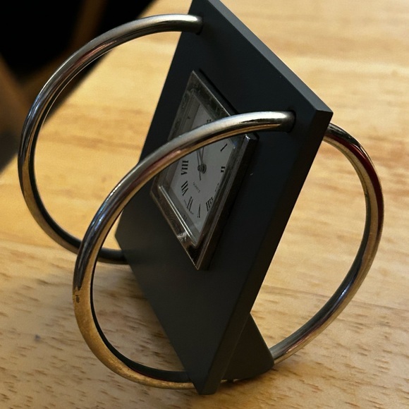 Vintage Quartz Mini Clock - Picture 13 of 13